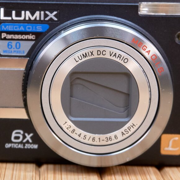 Panasonic LUMIX DMC-LZ5 6MP Digital Camera, 6x Optical Zoom, Made in Japan - Picture 2 of 9